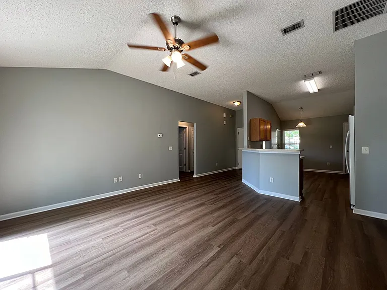 8382 S Stelling Dr — Photo 3
