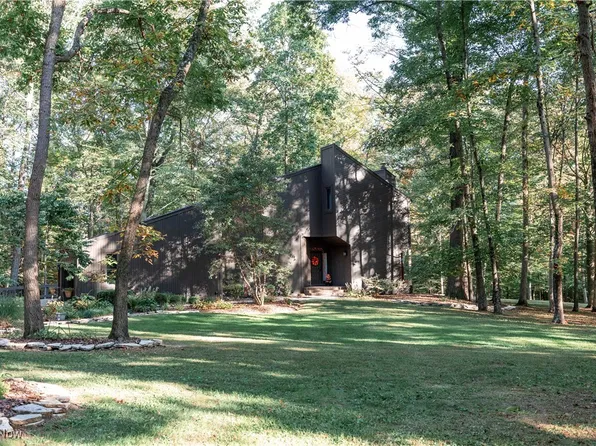 2505 Kenlo Woods Dr, Nashport, OH 43830