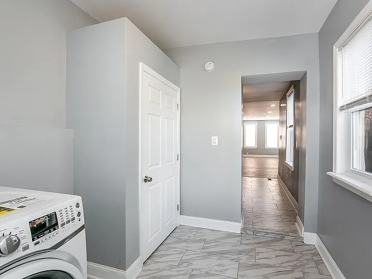 2811 E Venango St — Photo 14