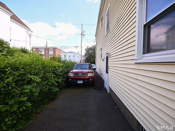 4th image of 152 Jackson Avenue