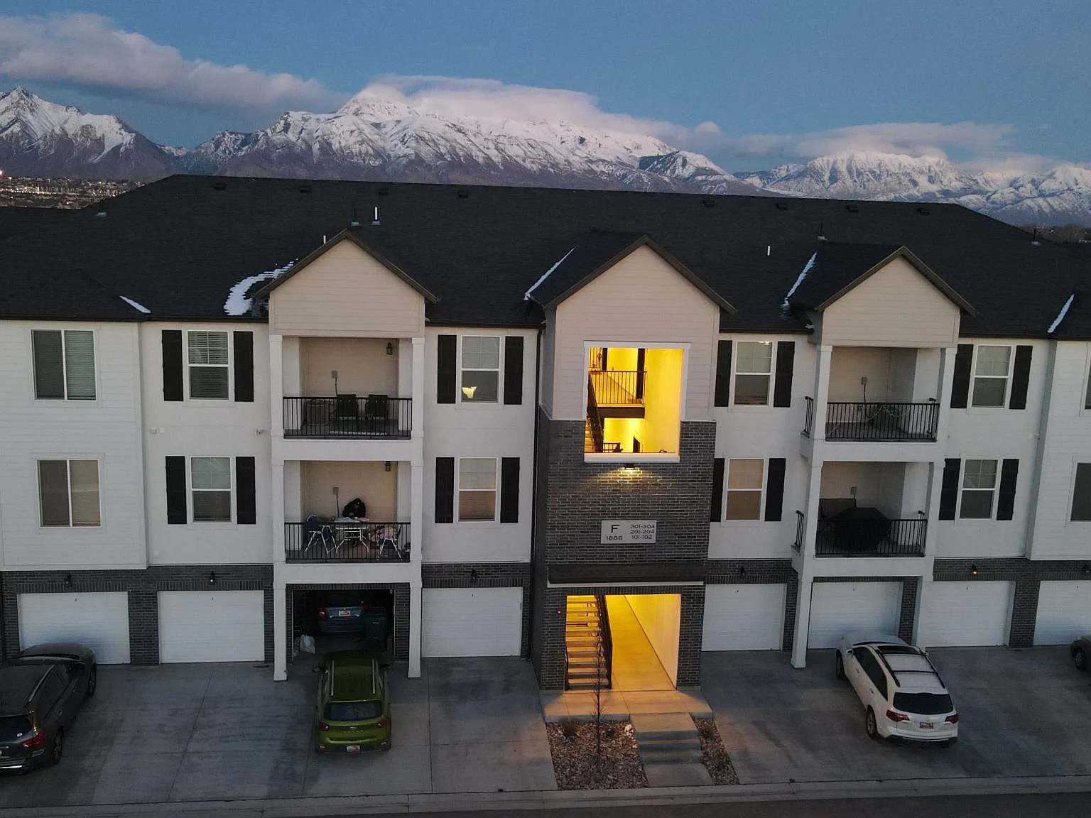 3 bed, 1272 sqft, $2,000 — Photo 3