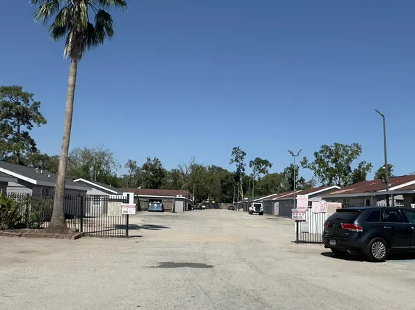 Weaver Condos, 4679 Weaver Rd #8e9881fa1, Houston, TX 77016