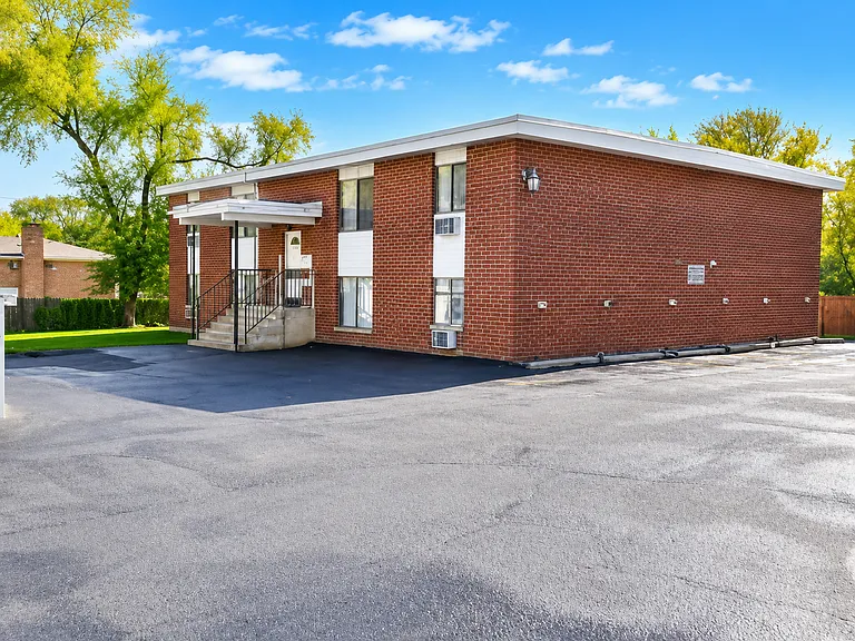1039 N McAree Rd — Photo 1