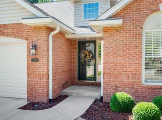 1950 Hawksbill Dr, Belleville, IL 62223