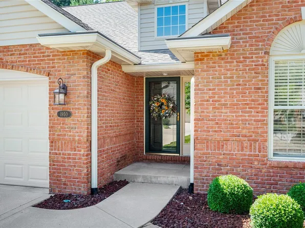 1950 Hawksbill Dr, Belleville, IL 62223