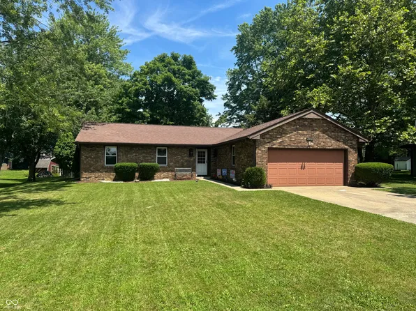 2392 W Robbie St, Columbus, IN 47201