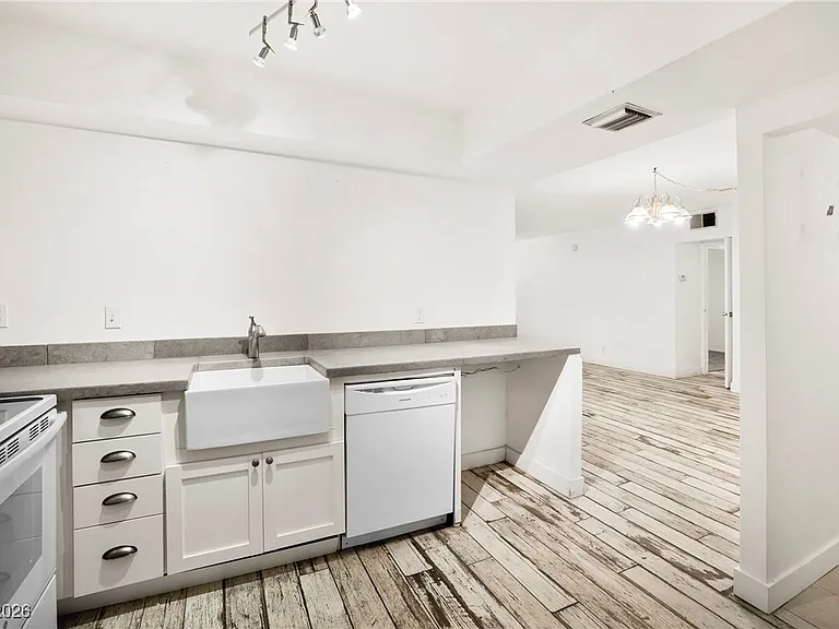 3930 University Center Dr #409 — Photo 3