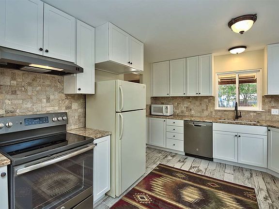 Granite Kitchen!