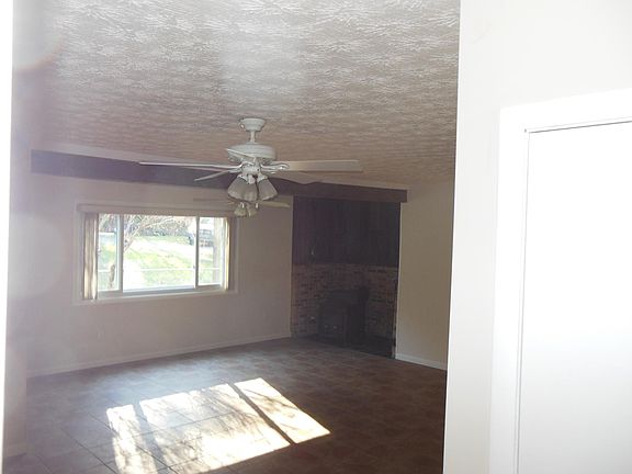 Private, sunny greatroom