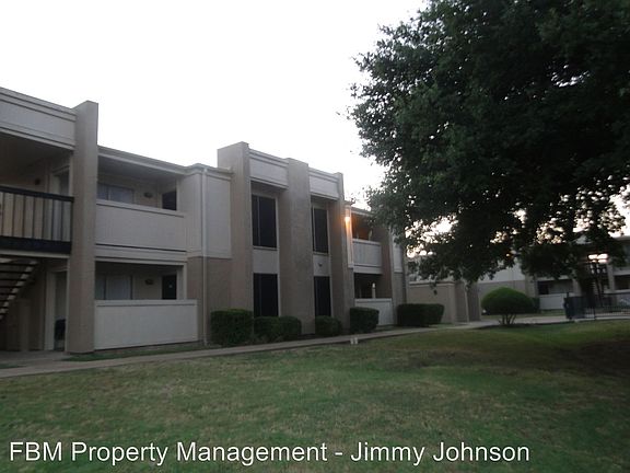 4th image of 2401 Yorkstown Dr APT 106