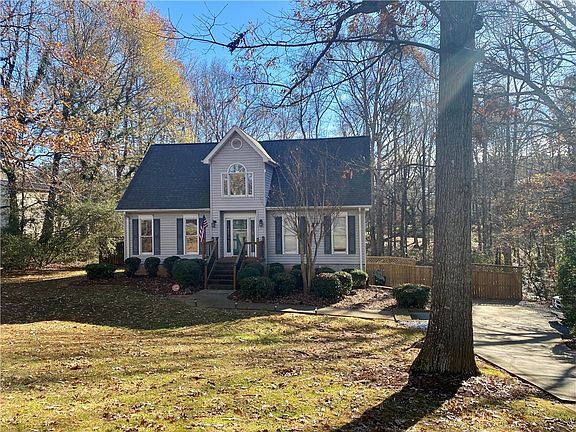 2nd image of 1105 Westwood Dr