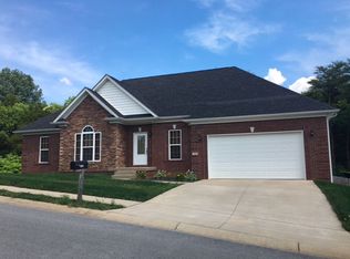 102 Lowball Ln, Vine Grove, KY 40175