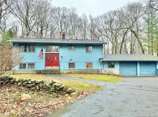 13 Pheasant Run Dr, Gales Ferry, CT 06335