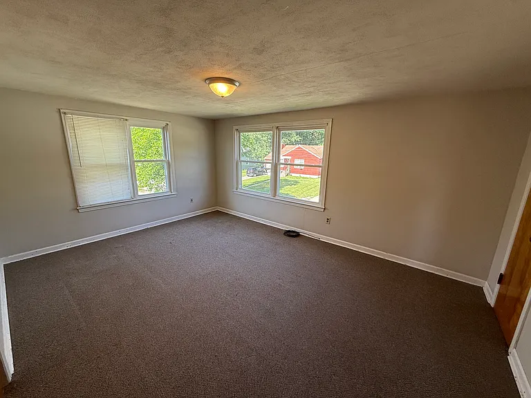 2 bed, 1.0 bath, $825 — Photo 5