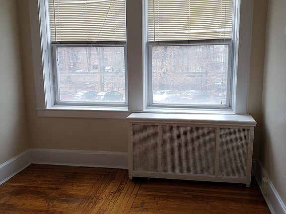 3rd image of 187 Maplewood Ave APT 3