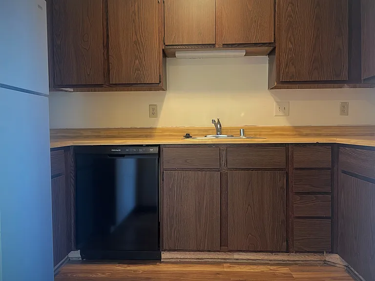 2355 Chalet Gardens Rd — Photo 1