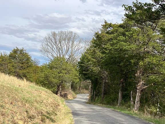 4th image of 190 Josie Rd