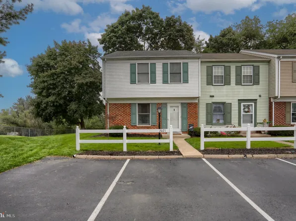 2021 Carlton Dr, Lebanon, PA 17042