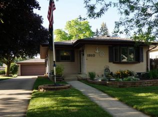 1910 82nd St, Kenosha, WI 53143