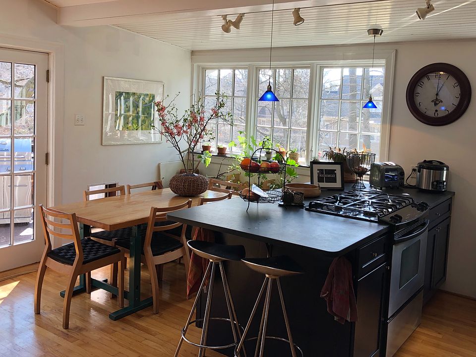 Kitchen & Breakfast Nook