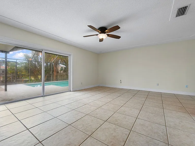 403 Bridgetown Ct — Photo 16