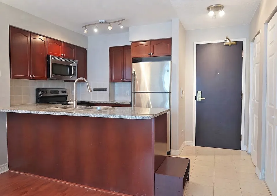 51 Lower Simcoe St #1712