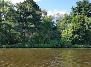 S7566 Oak Rd, Merrimac, WI 53561