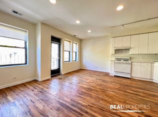 917 W Dakin St #917202, Chicago, IL 60613