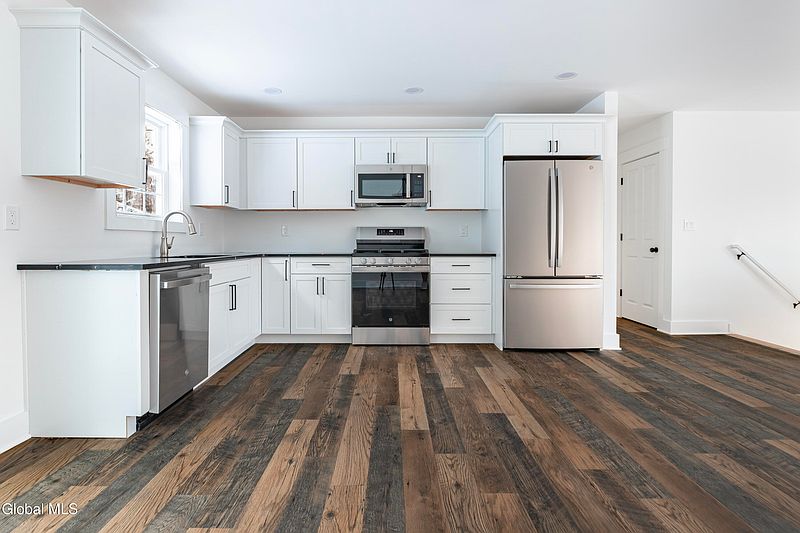 5th image of 4 Williams Street
