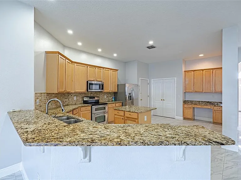 1914 Samantha Ln — Photo 11