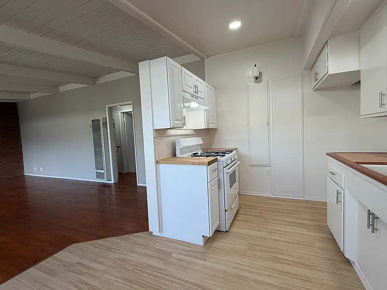 415 S Baldwin Ave #4 — Photo 5