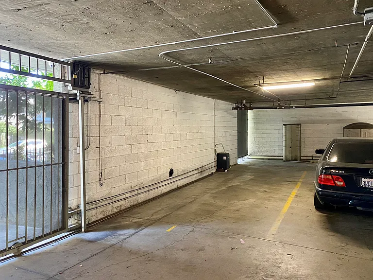 1351 N Orange Dr #106 — Photo 15