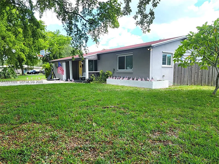 5721 Jefferson St — Photo 3