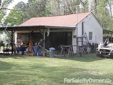 Kitchen
						:
						Big kitchen with plenty of cabinet and counter top space. New dishwasher.