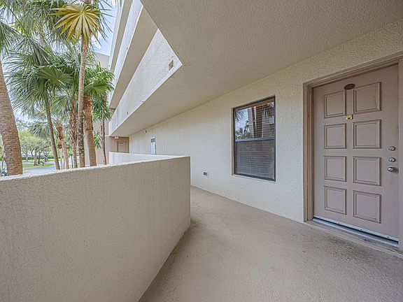 2nd image of 5750 Camino Del Sol #202