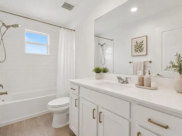 4246 Lagoon Shore Dr — Photo 6