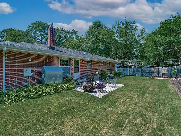 504 Kirkwood Ln — Photo 37