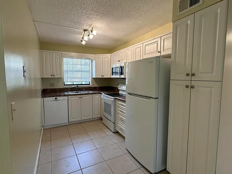 321 Olivewood Pl #121 — Photo 1