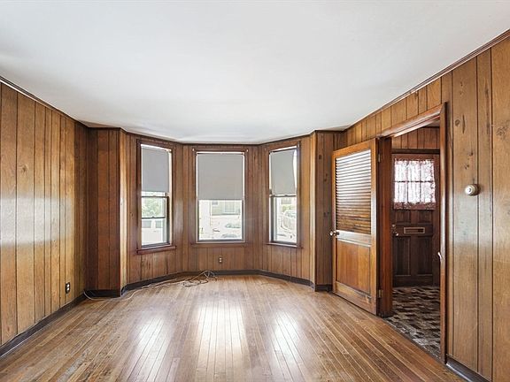 2nd image of 25 Bradbury St