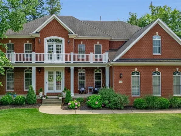 9123 Curry Ln, Clarence Center, NY 14032