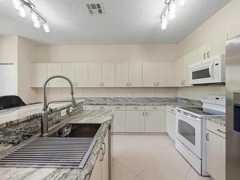 18474 Old Princeton Ln — Photo 18