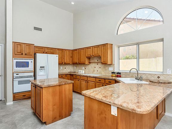 4th image of 9019 W Kerry Ln