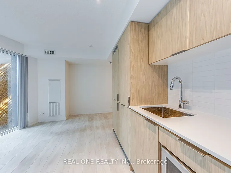 60 Shuter St #303 — Photo 6