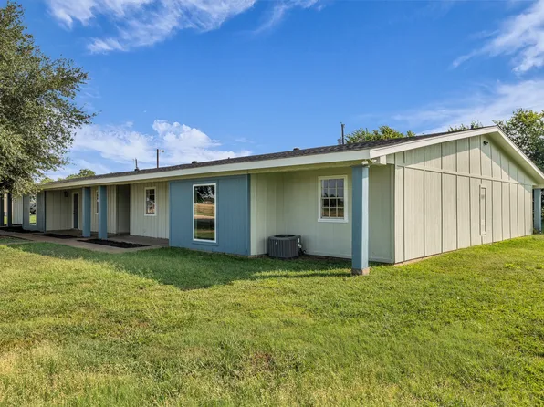 1 Country Place Rd, Lorena, TX