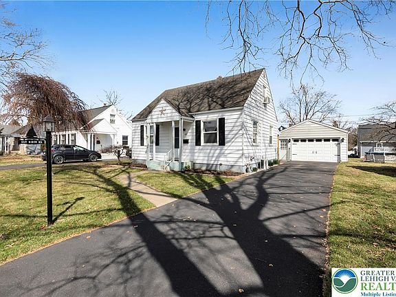 2nd image of 469 Birch Rd