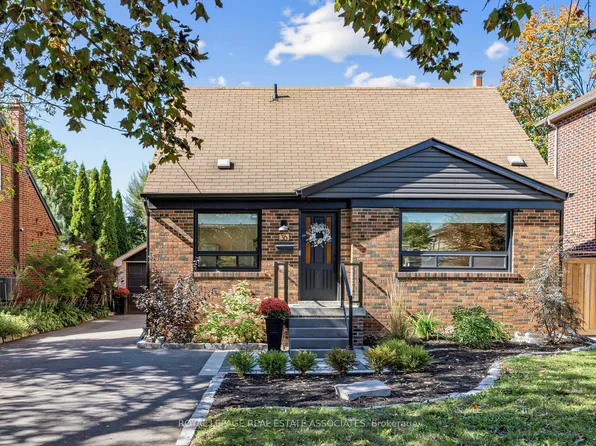 36 Jodphur Ave, Toronto, ON M9M 2J4
