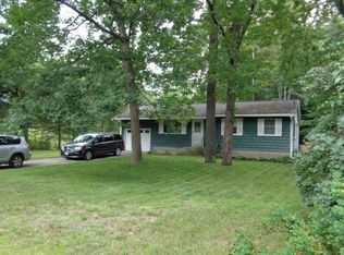 86 Quevic Dr, Saratoga Springs, NY 12866