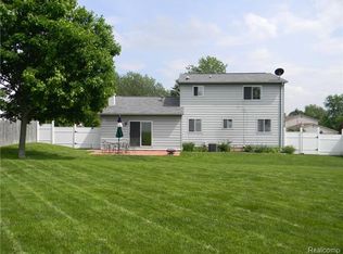 1335 Morninglow Dr, Grand Blanc, MI