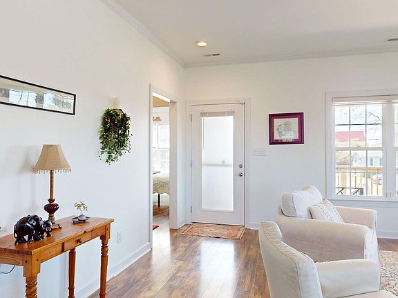 4th image of 1208 Bay Street