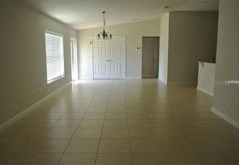 11959 Iselle Dr — Photo 2